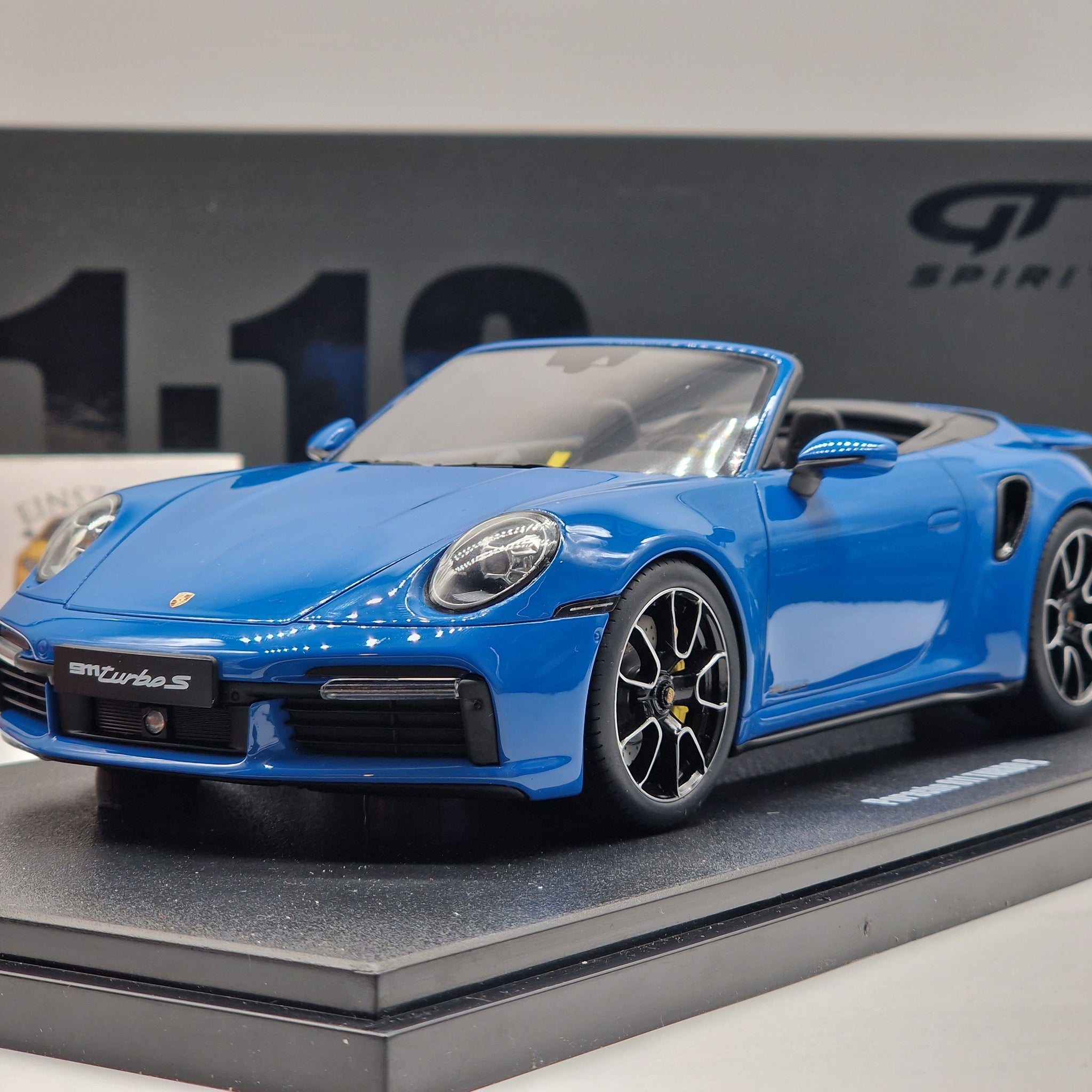 Porsche 911 (992) Turbo S Cabrio Shark Blue