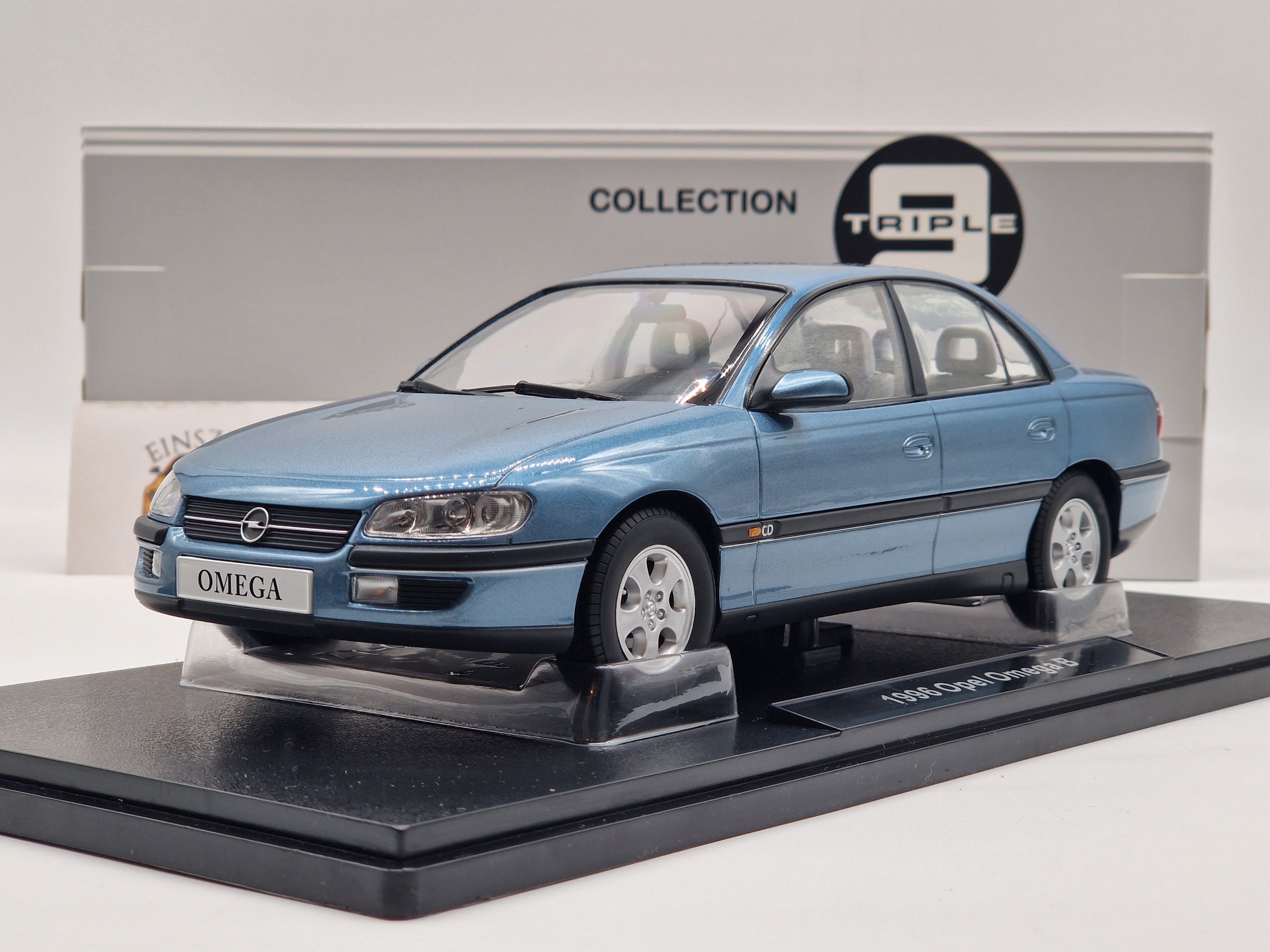 Opel Omega B 1996 Polar Blue Metallic