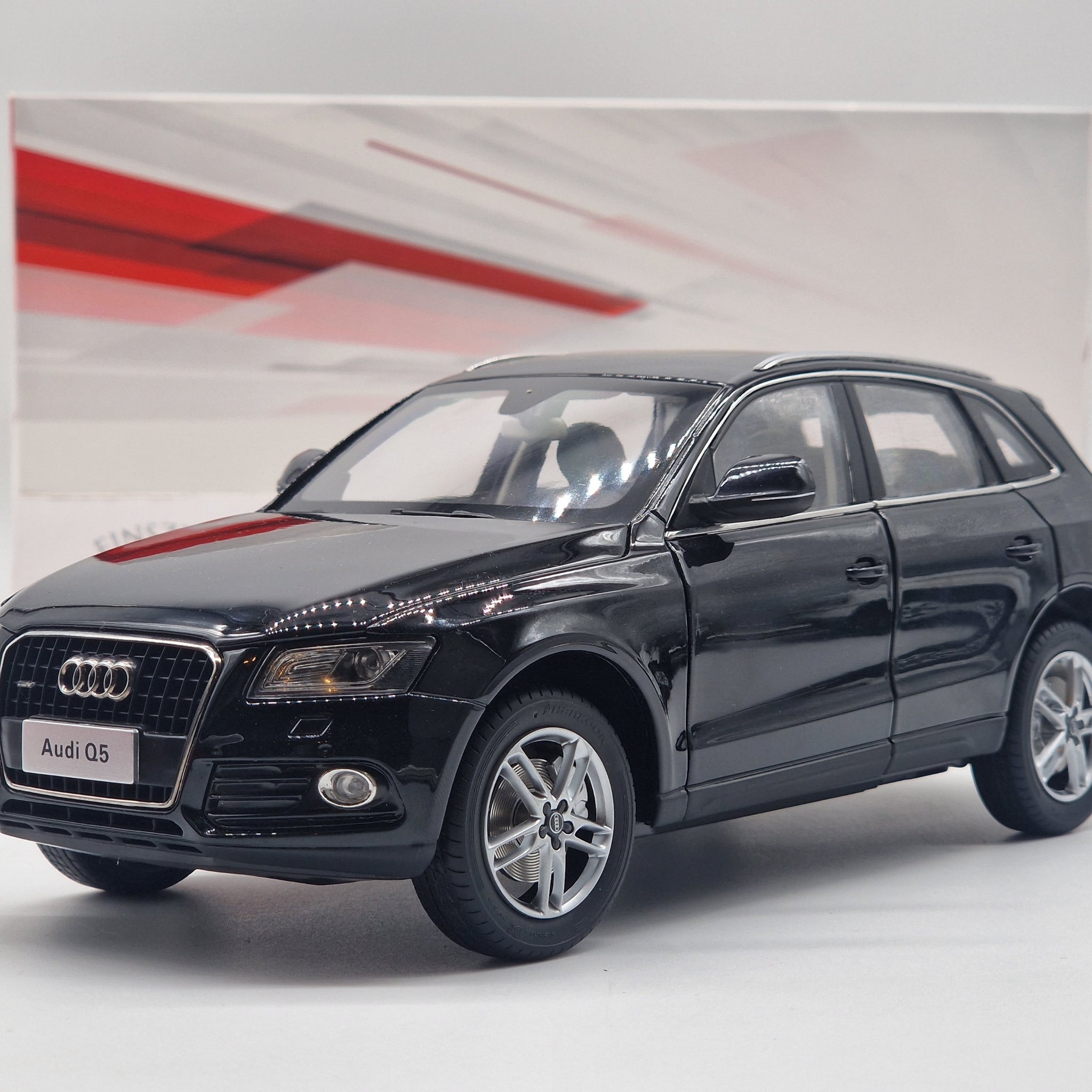 Audi Q5 8R 40 TFSI 2015 Black (Asia Exclusive)