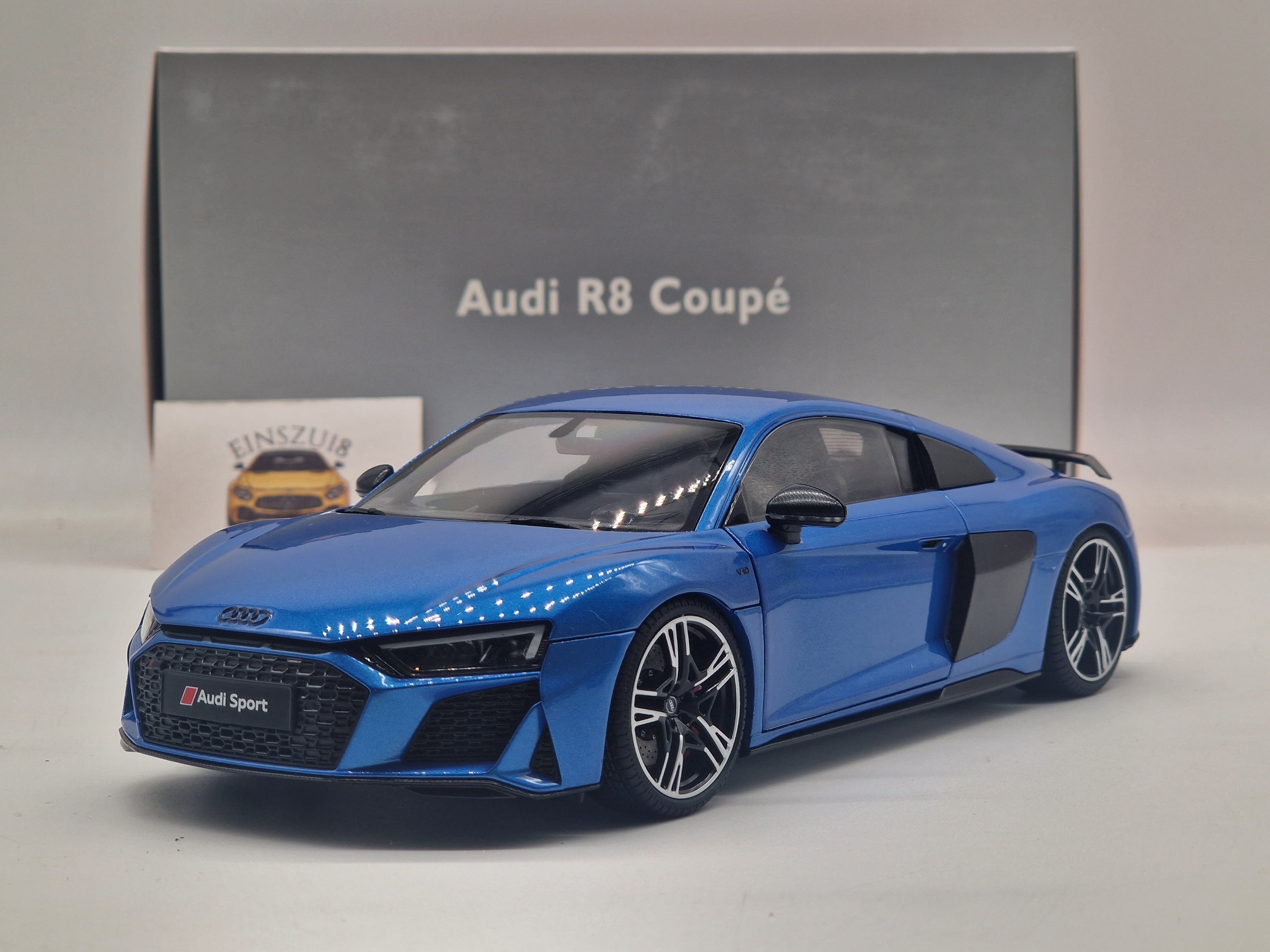 Audi R8 Coupé Blue