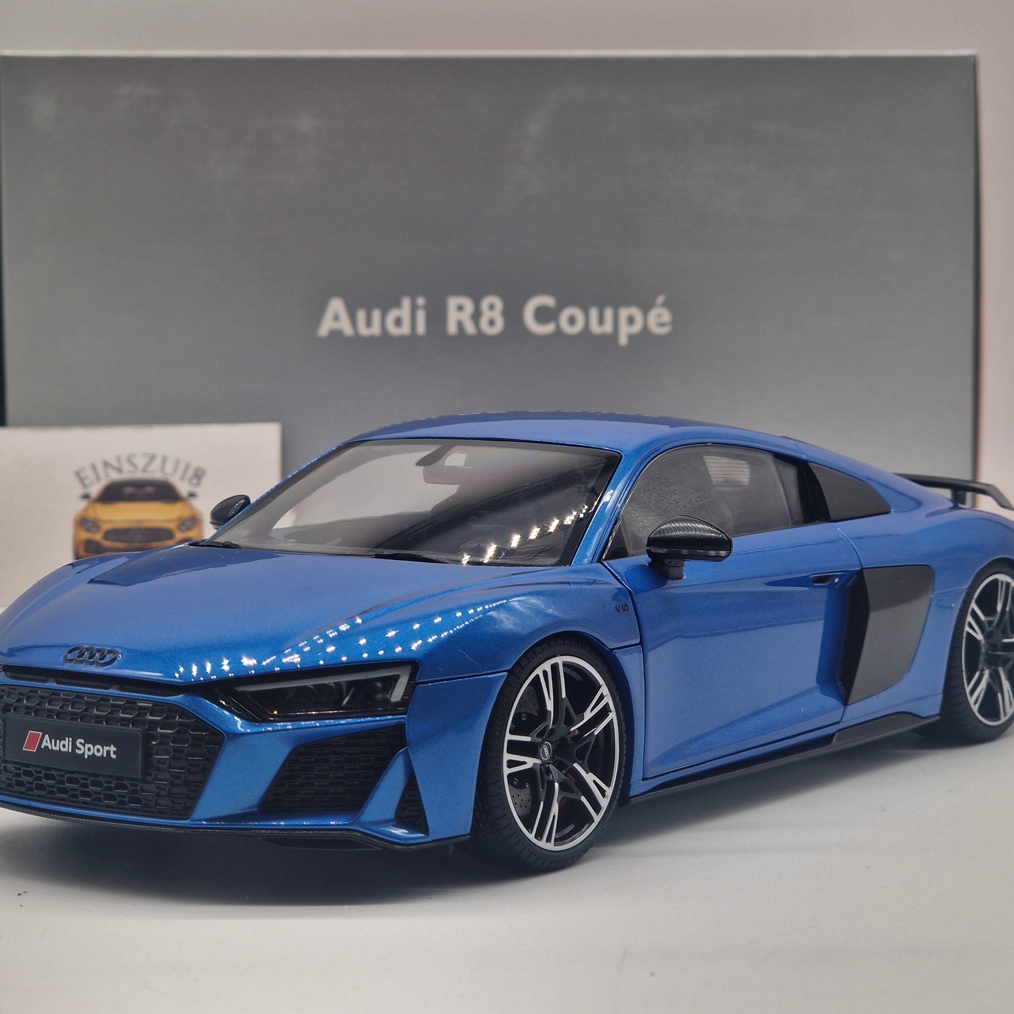 Audi R8 Coupé Blue