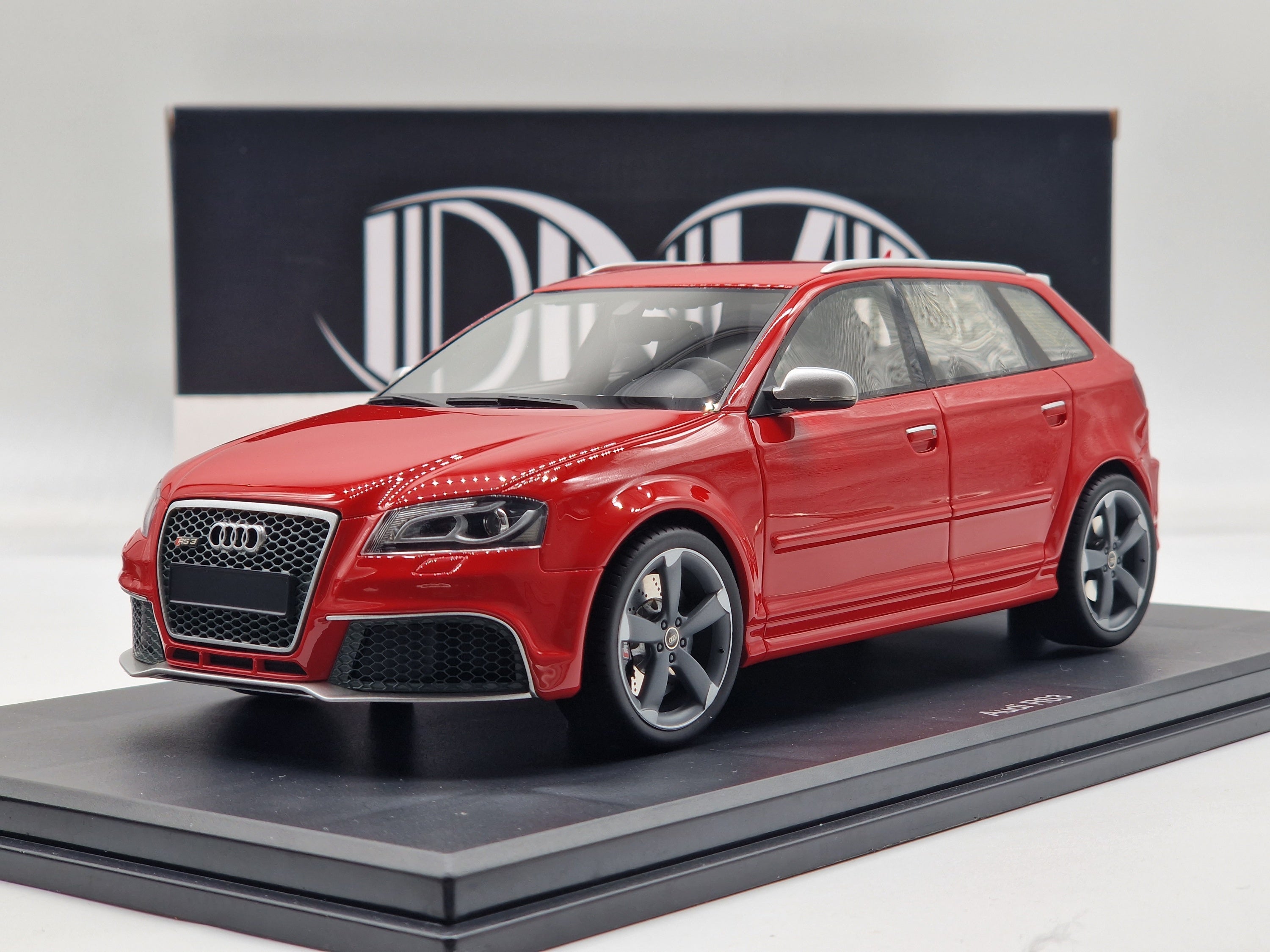 Audi RS3 8P Sportback Misano Red / Grey Wheels