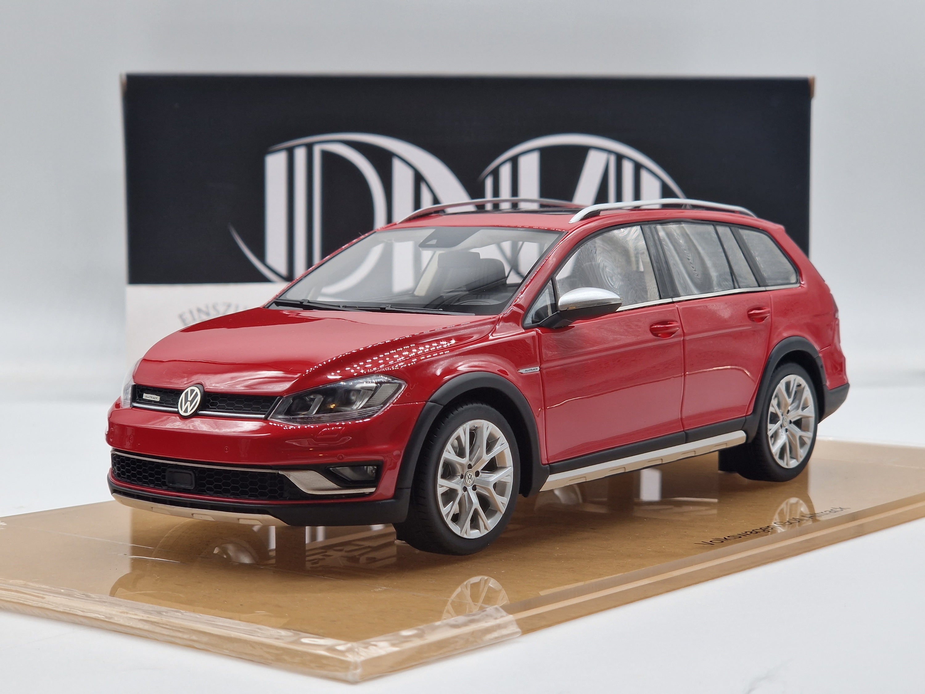 Volkswagen Golf 7 Alltrack Red