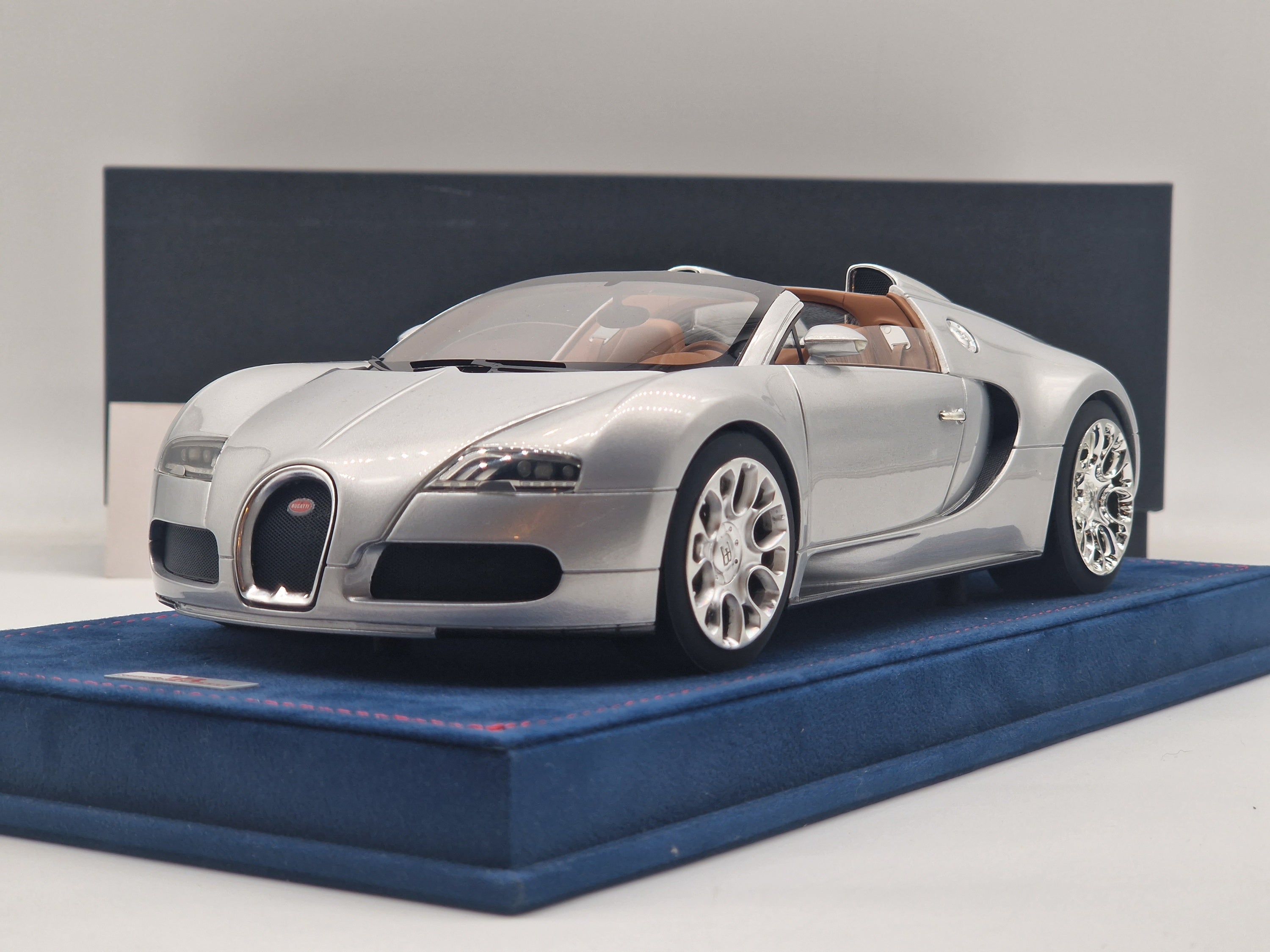 Bugatti Veyron 16.4 Grand Sport Silver (Limited)