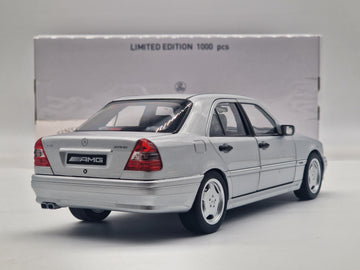 Mercedes-Benz C36 AMG W202 Limousine 1993 Silbermetallic