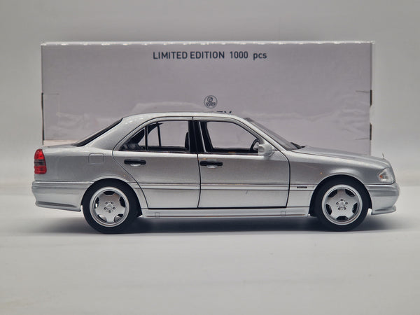 Mercedes-Benz C36 AMG W202 Limousine 1993 Silbermetallic