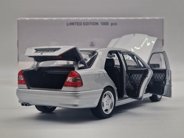 Mercedes-Benz C36 AMG W202 Limousine 1993 Silbermetallic