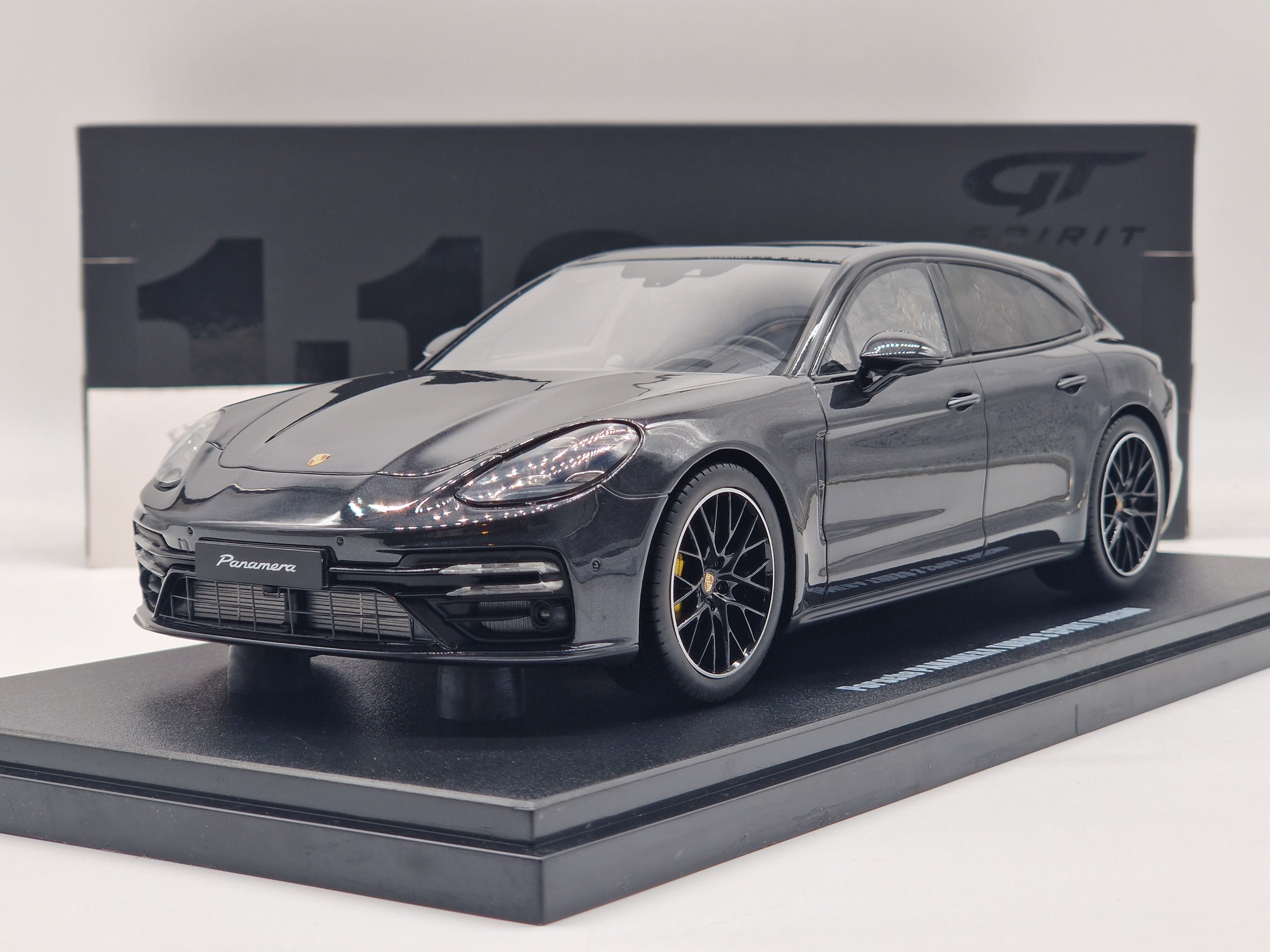 Porsche Panamera Turbo S Sport Turismo Volcano Grey Metallic (Asia Exclusive)