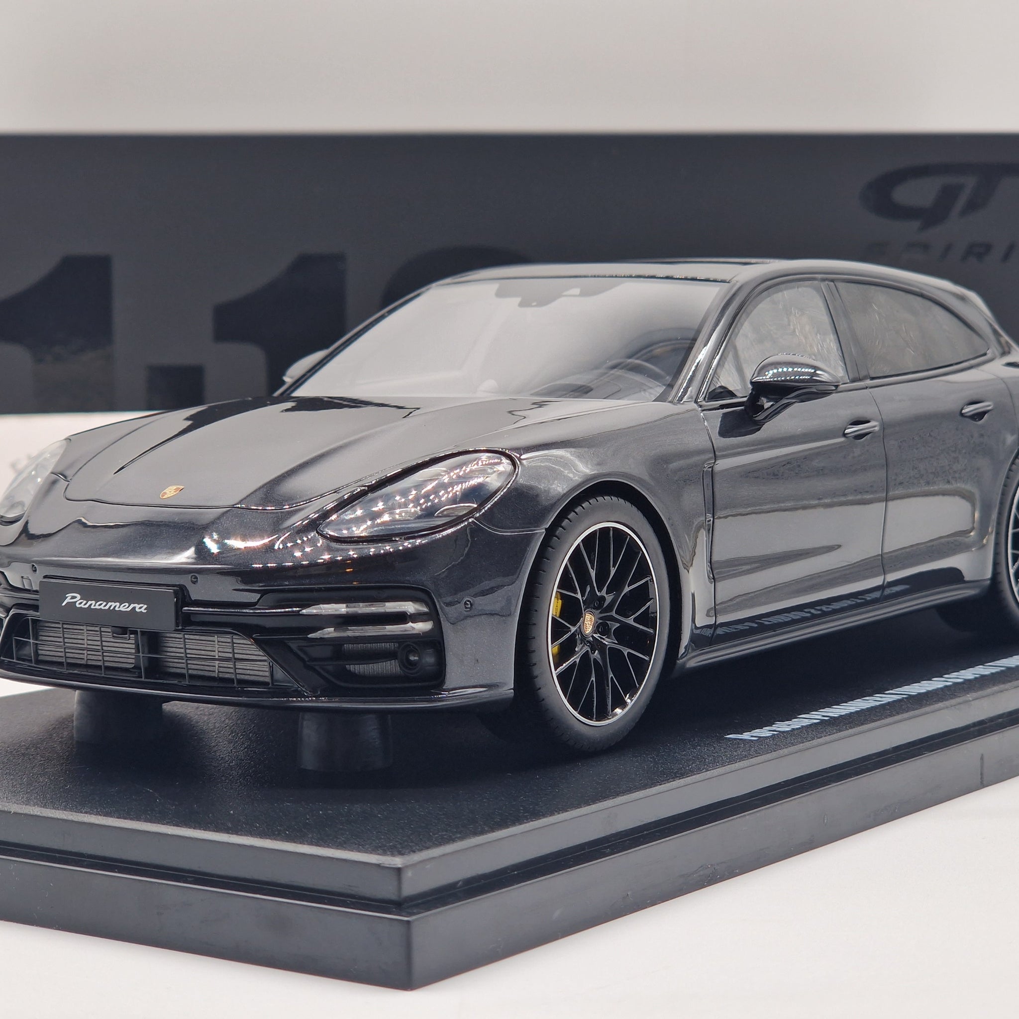 Porsche Panamera Turbo S Sport Turismo Volcano Grey Metallic (Asia Exclusive)