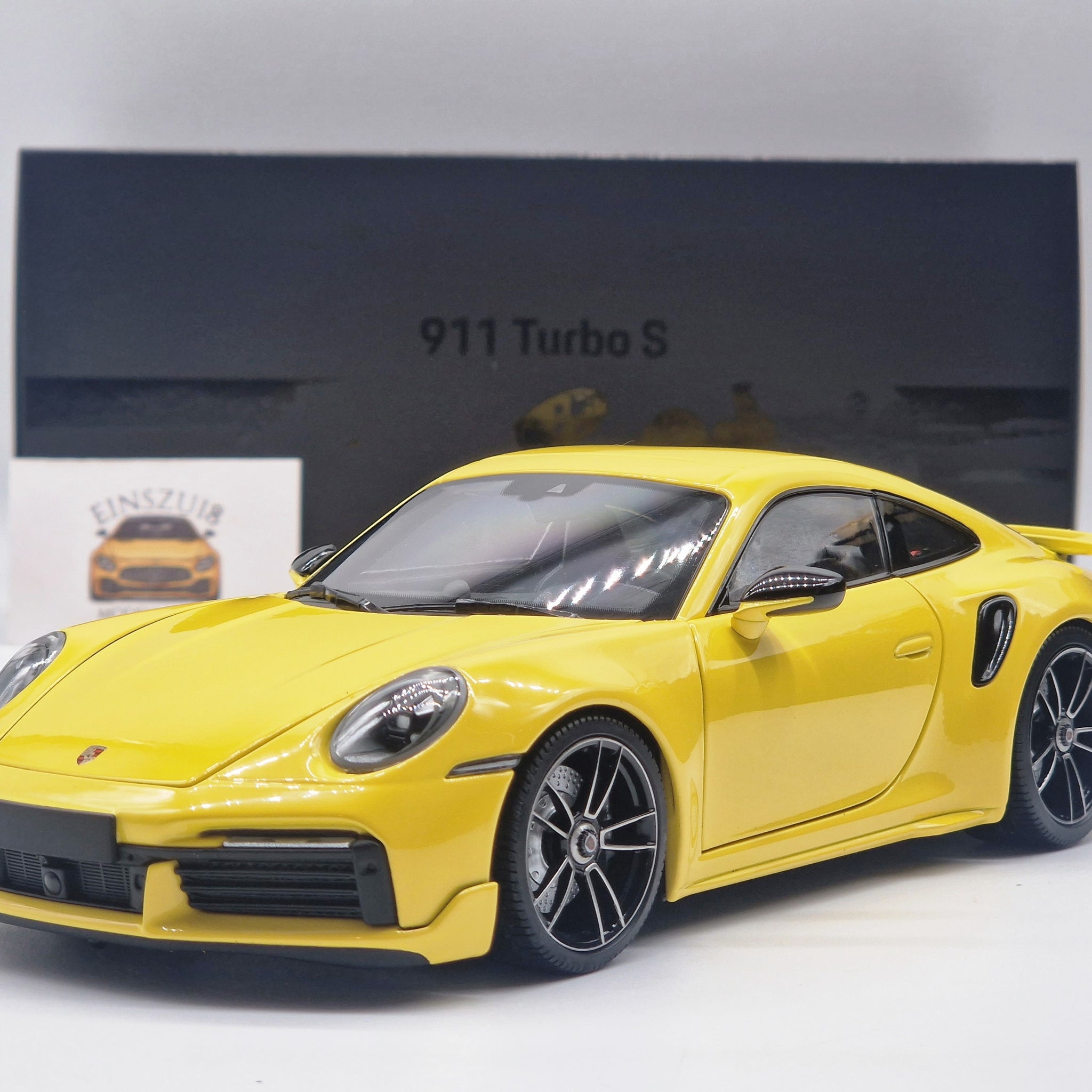 Porsche 911 (992) Turbo S Coupe Sport Design 2021 Racing Gelb