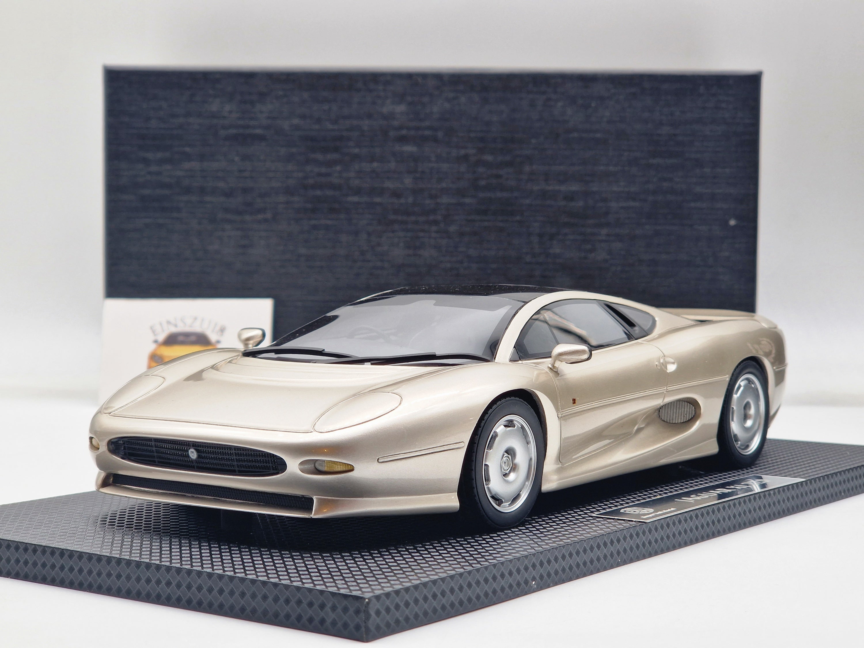 Jaguar XJ220 Champagne Silver