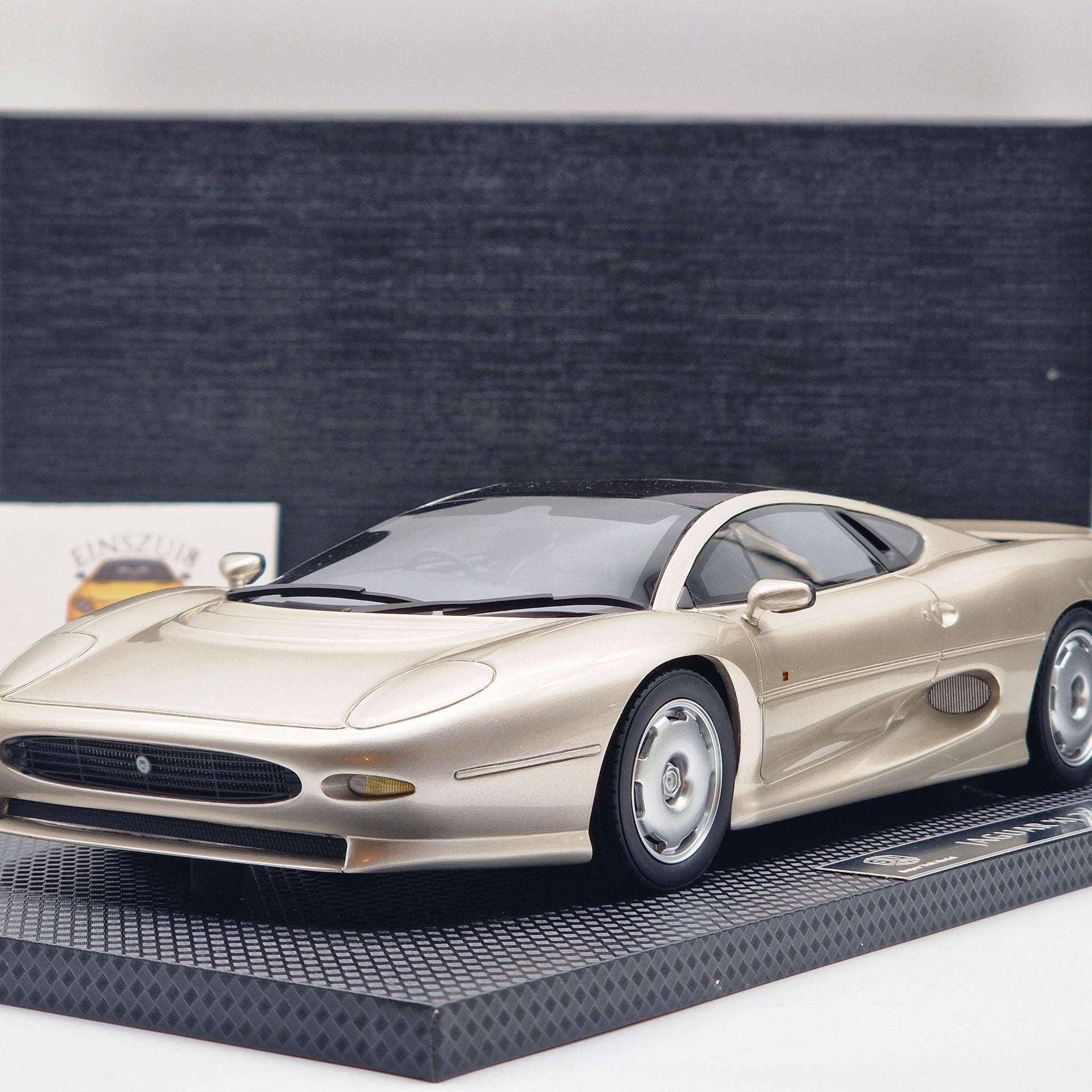 Jaguar XJ220 Champagne Silver