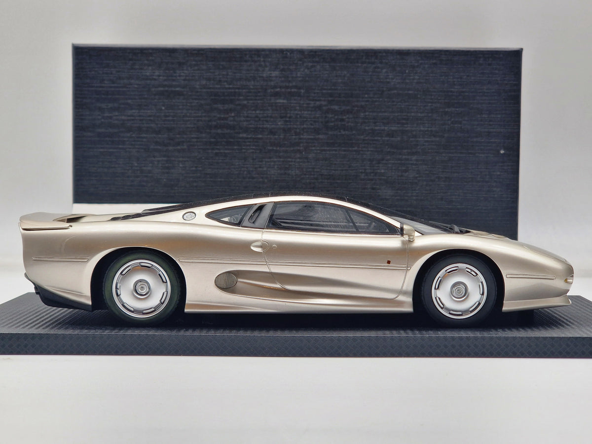 Jaguar XJ220 Champagne Silver