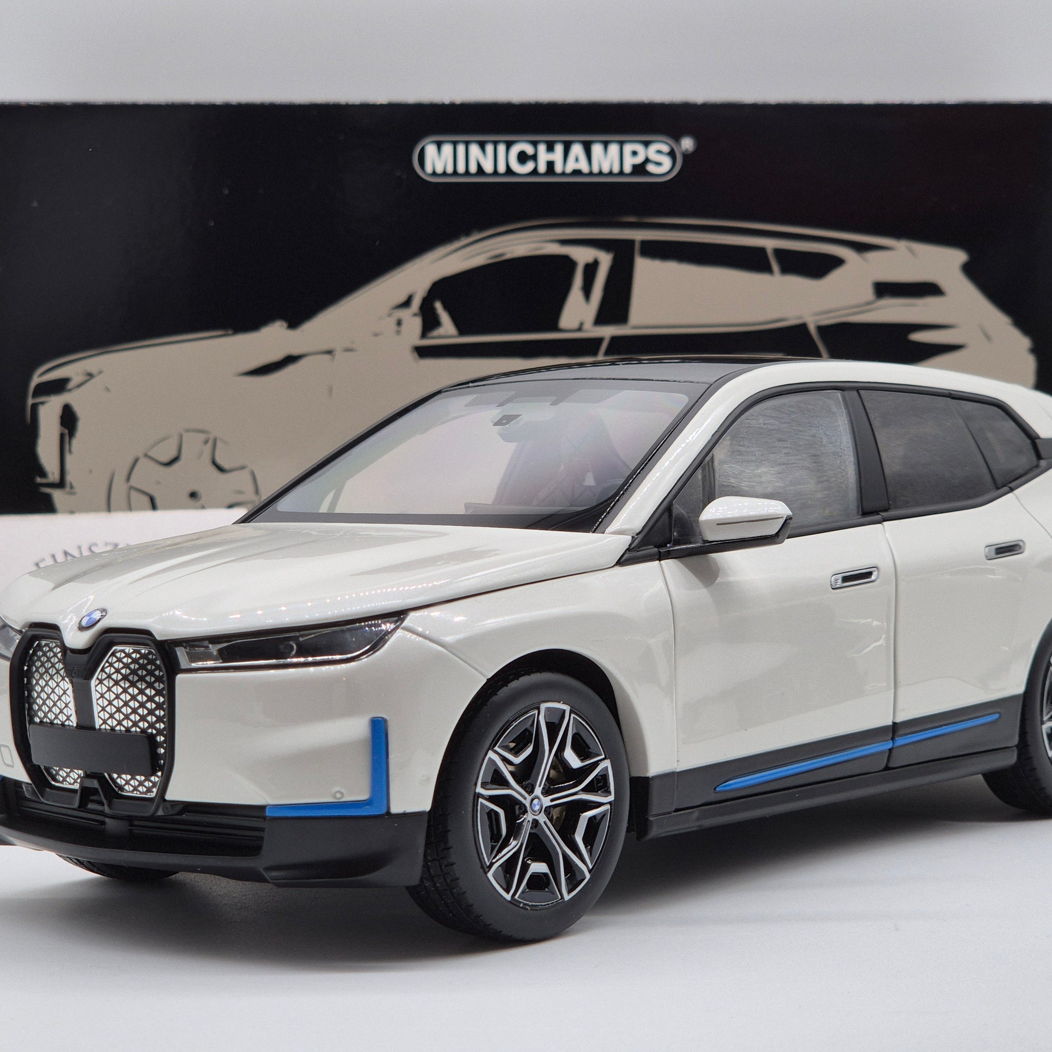 BMW iX White Metallic 2022 (All Open)