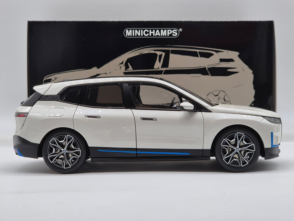 BMW iX White Metallic 2022 (All Open)