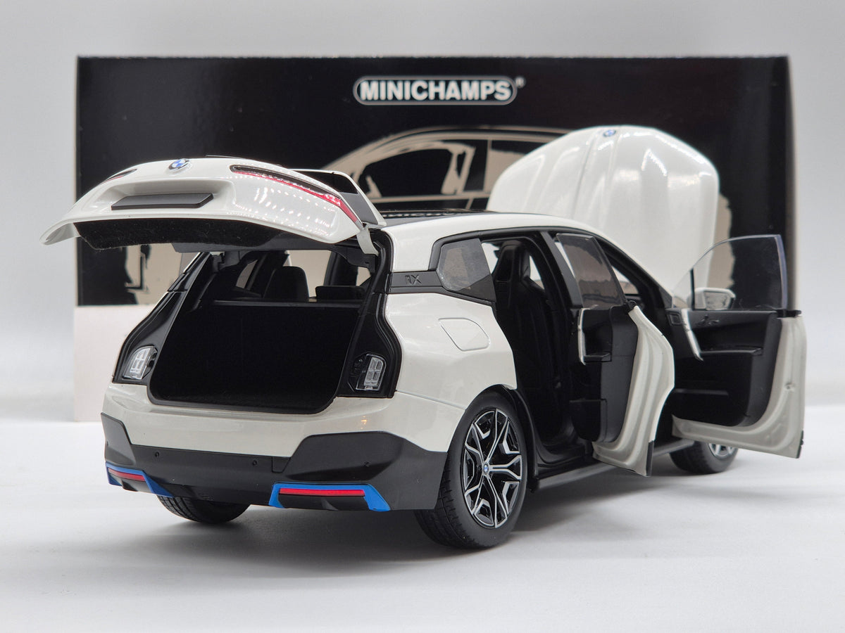 BMW iX White Metallic 2022 (All Open)