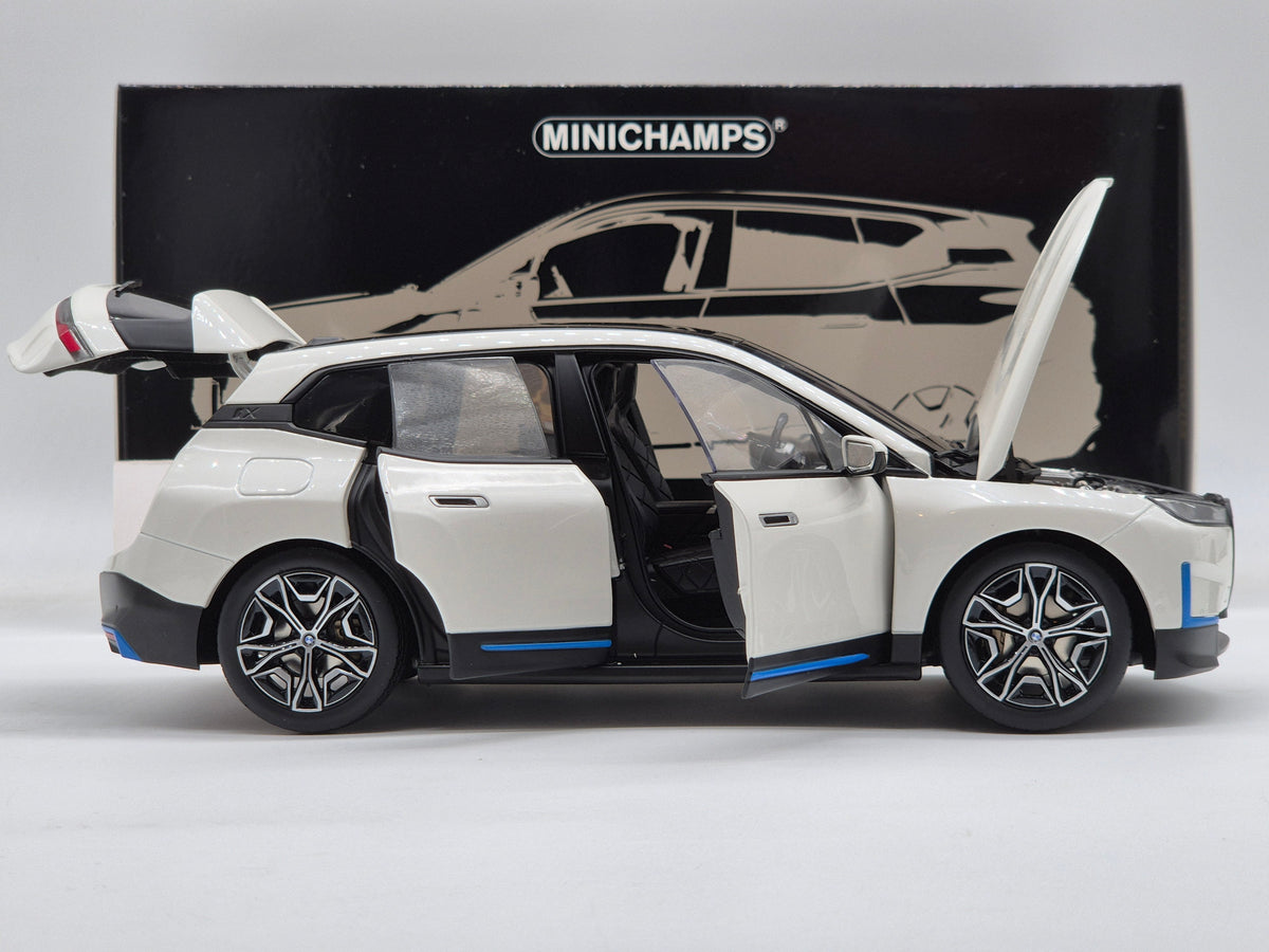 BMW iX White Metallic 2022 (All Open)