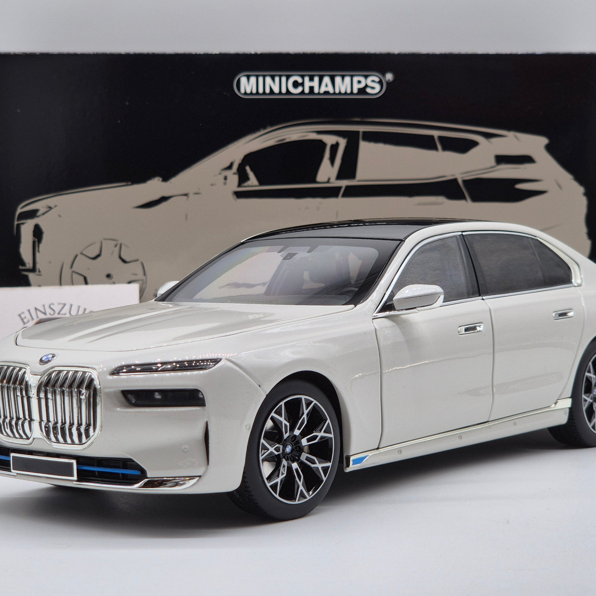 BMW i7 White Metallic 2022 (All Open)