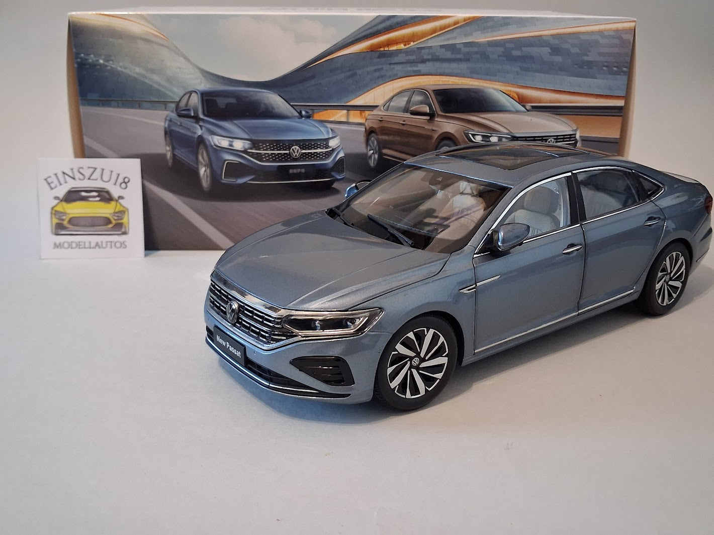1:18 Volkswagen Passat Pro (2022)