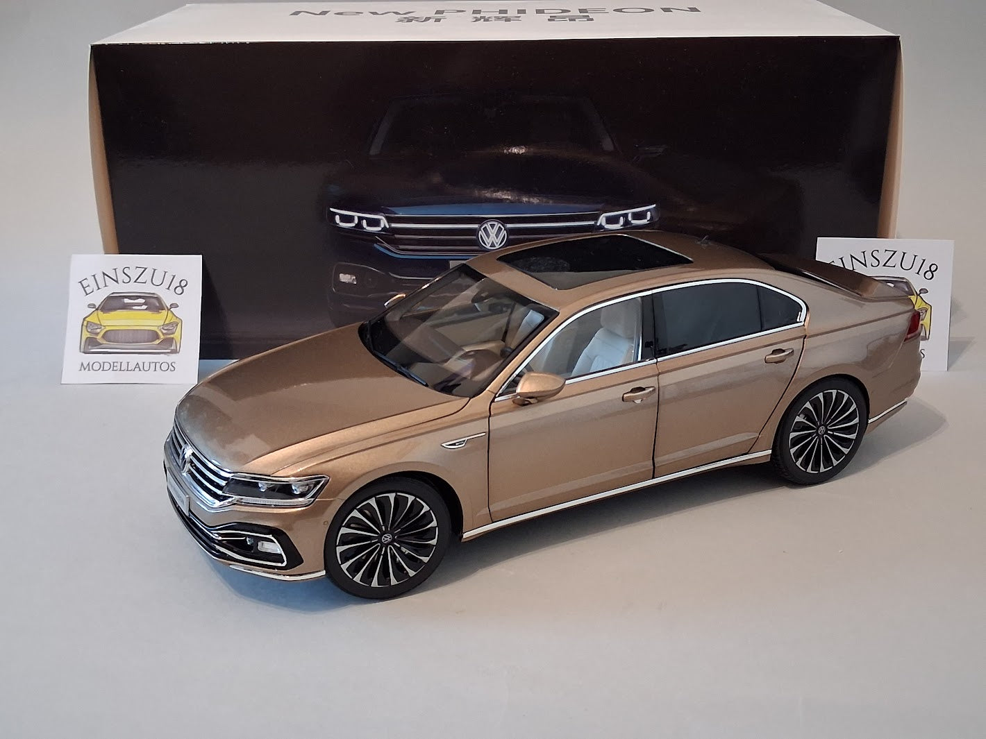 1:18 Volkswagen New Phideon 2 Gold Metallic