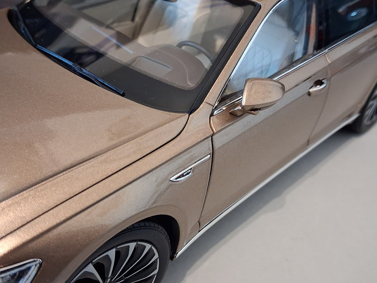 1:18 Volkswagen New Phideon 2 Gold Metallic
