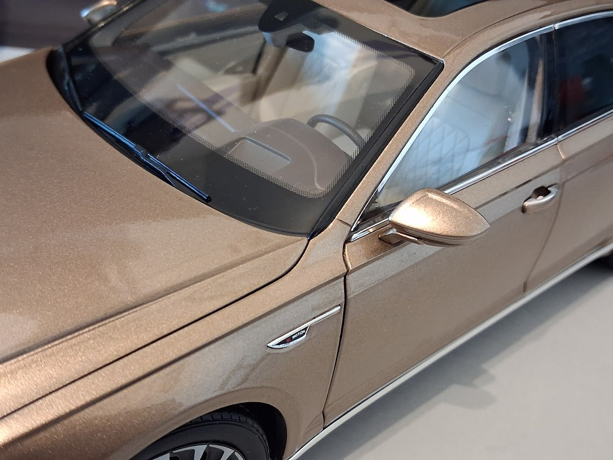 1:18 Volkswagen New Phideon 2 Gold Metallic