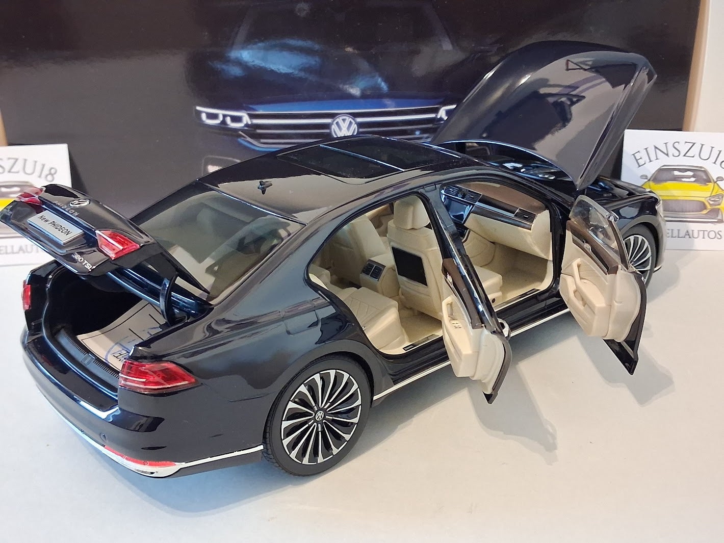 1:18 Volkswagen New Phideon 2 Blue Metallic