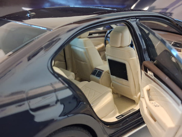 1:18 Volkswagen New Phideon 2 Blue Metallic