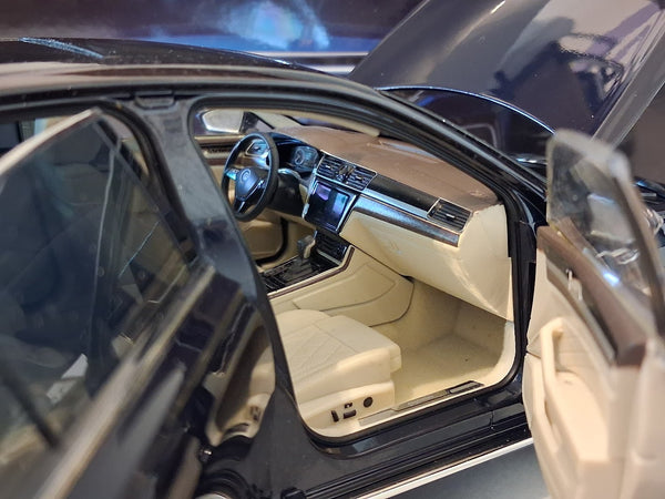 1:18 Volkswagen New Phideon 2 Blue Metallic
