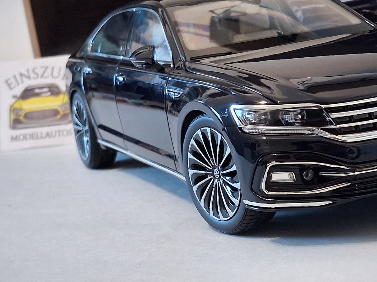 1:18 Volkswagen New Phideon 2 Gold Metallic
