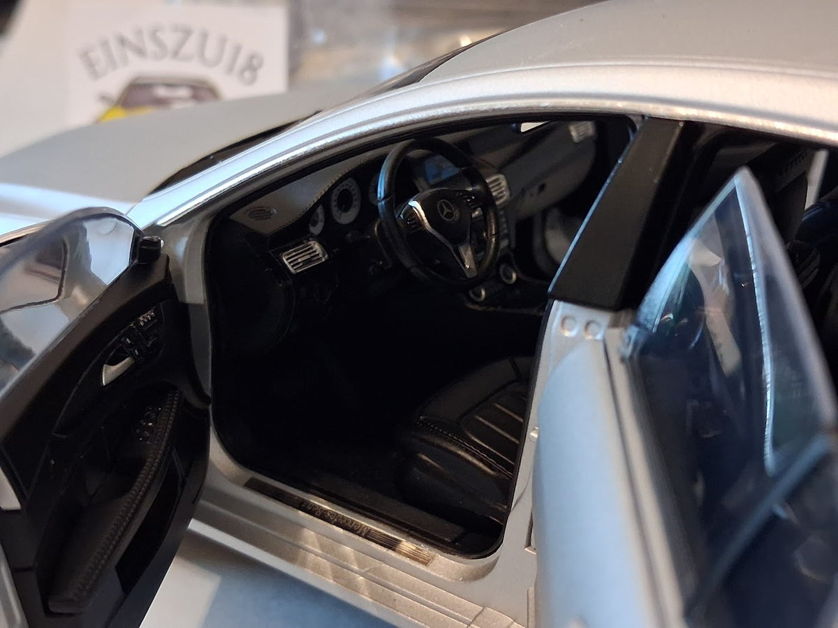 Mercedes-Benz CLS Shooting Brake X218 - Paris Auto Salon limited edition 1 of 218