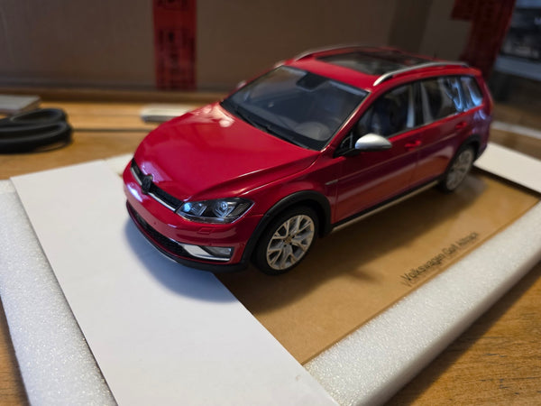 Volkswagen Golf 7 Alltrack Red