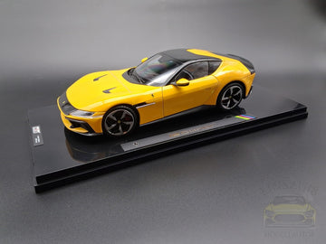 Ferrari 12Cilindri 2024 - GIALLO MODENA (yellow) mit Vitrine/ with Display Case 18FE02014-HC