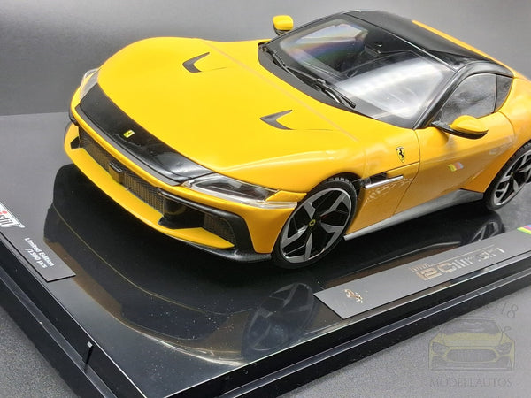Ferrari 12Cilindri 2024 - GIALLO MODENA (yellow) mit Vitrine/ with Display Case 18FE02014-HC