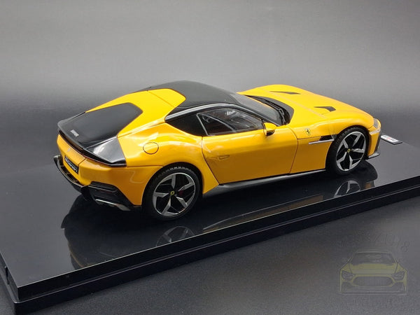 Ferrari 12Cilindri 2024 - GIALLO MODENA (yellow) mit Vitrine/ with Display Case 18FE02014-HC