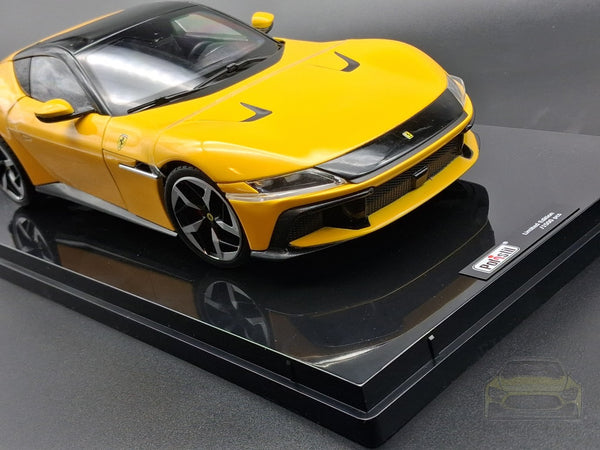 Ferrari 12Cilindri 2024 - GIALLO MODENA (yellow) mit Vitrine/ with Display Case 18FE02014-HC