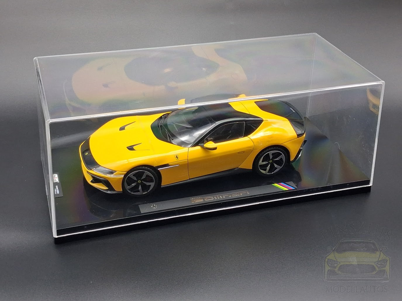 Ferrari 12Cilindri 2024 - GIALLO MODENA (yellow) mit Vitrine/ with Display Case 18FE02014-HC