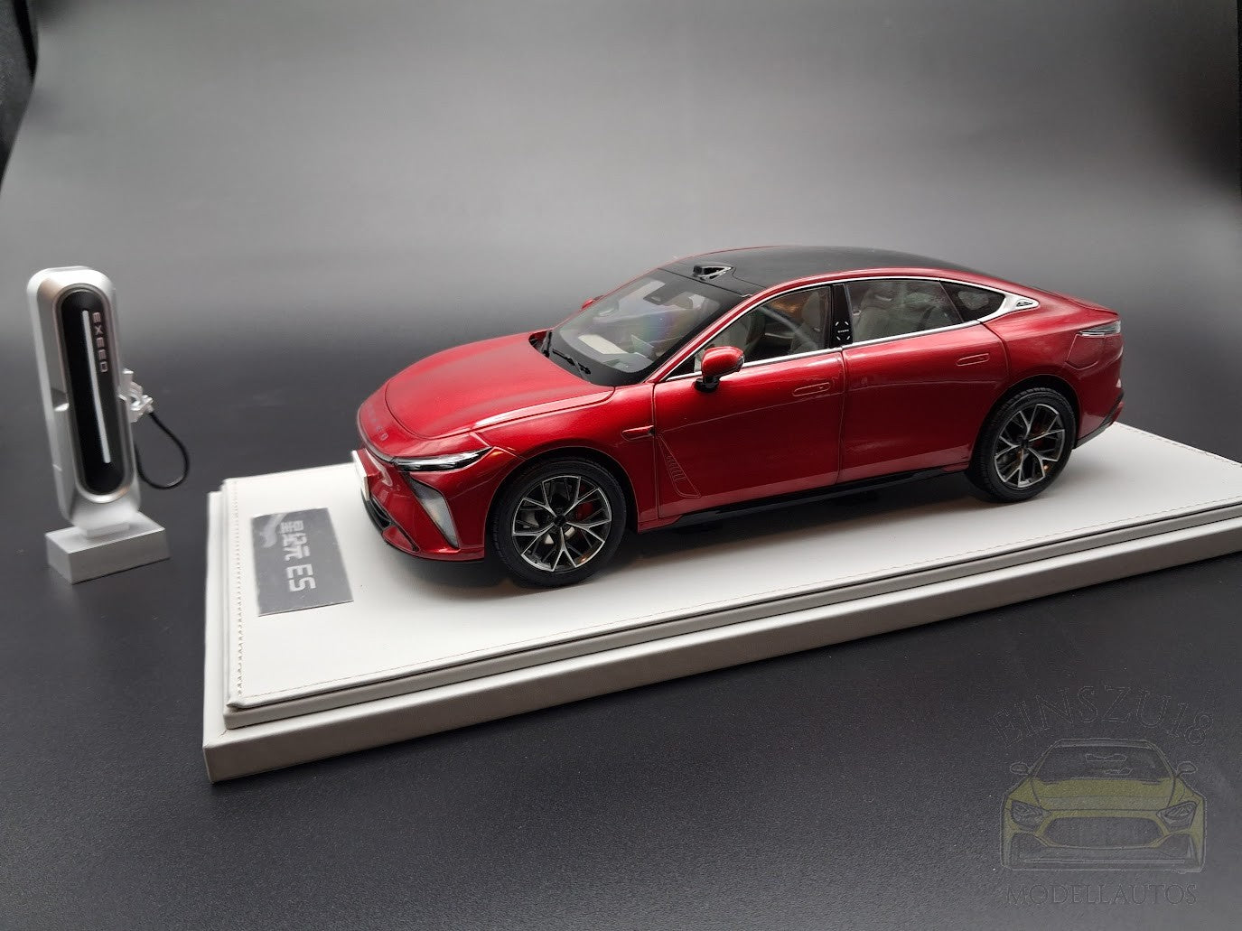 Chery Exeed Sterra ES mit E-Ladesäule