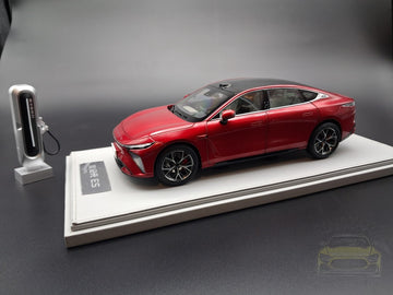 Chery Exeed Sterra ES mit E-Ladesäule