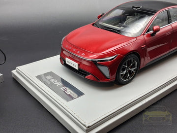 Chery Exeed Sterra ES mit E-Ladesäule