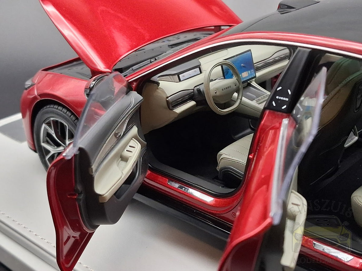 Chery Exeed Sterra ES mit E-Ladesäule