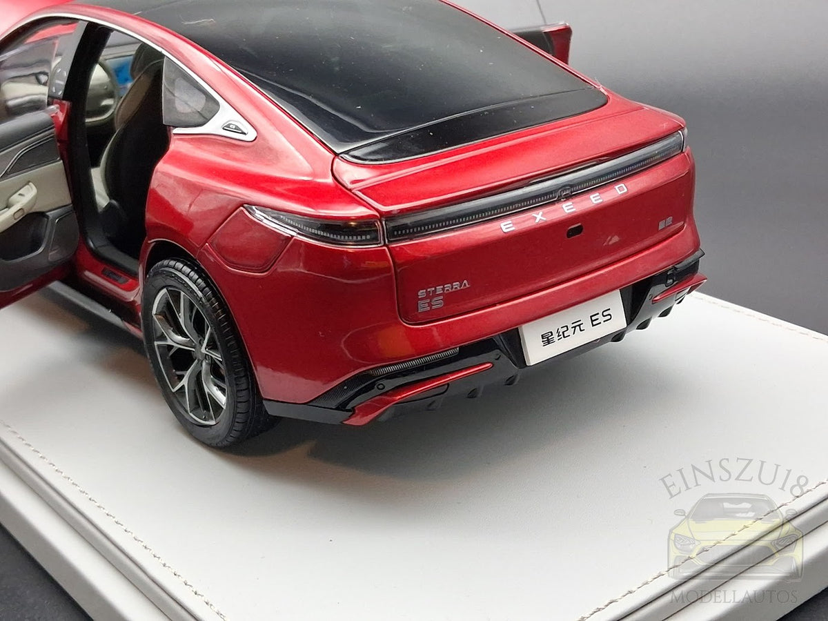 Chery Exeed Sterra ES mit E-Ladesäule