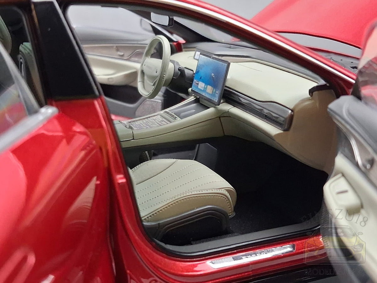 Chery Exeed Sterra ES mit E-Ladesäule