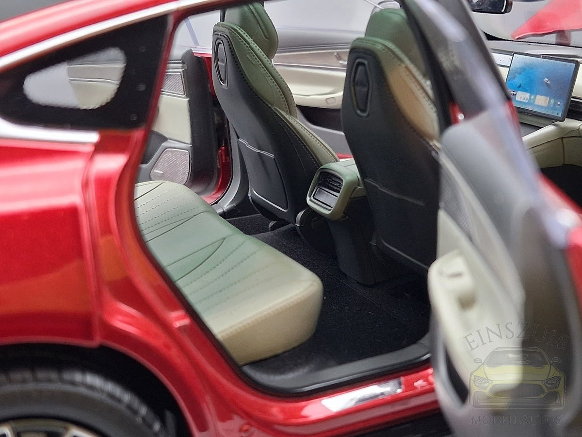 Chery Exeed Sterra ES mit E-Ladesäule