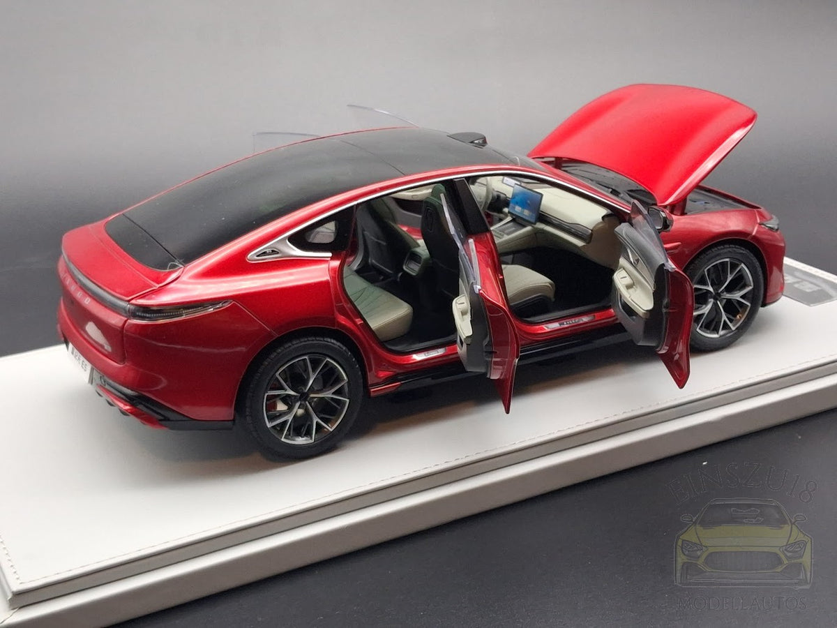 Chery Exeed Sterra ES mit E-Ladesäule