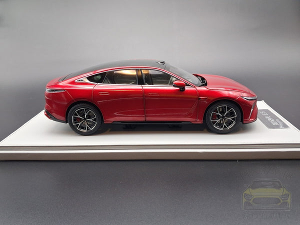 Chery Exeed Sterra ES mit E-Ladesäule