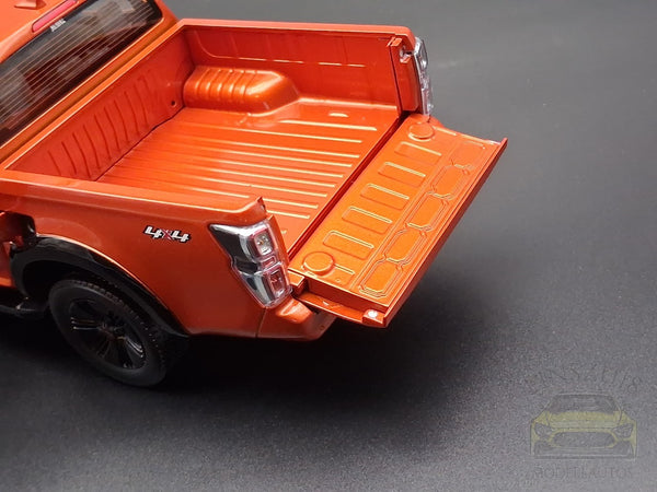 ISUZU D-Max Pick-up Truck (2023) Modellauto Orange Metallic