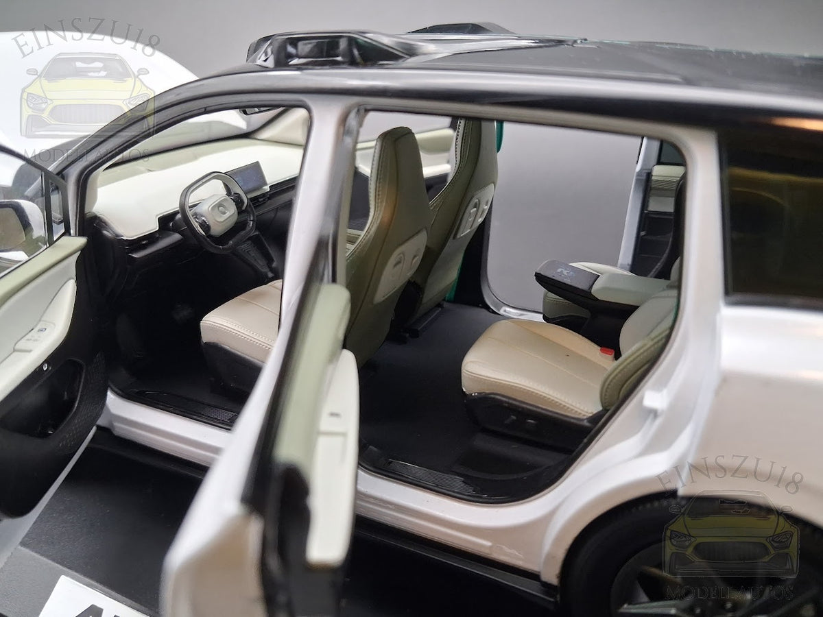 Apollo RT6 "Robotaxi" Weiss (2022)