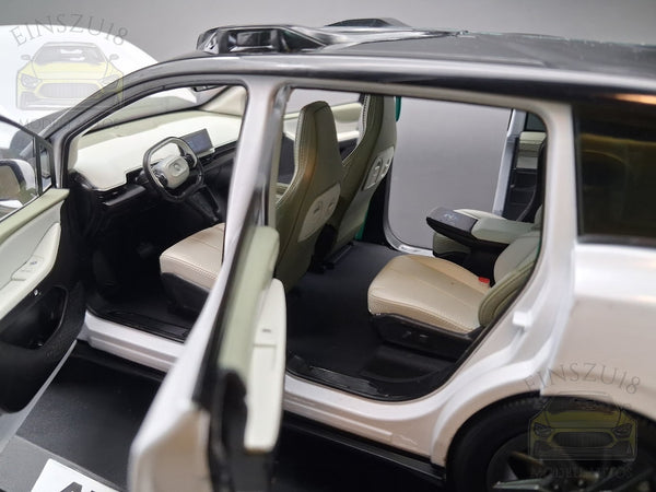 Apollo RT6 "Robotaxi" Weiss (2022)