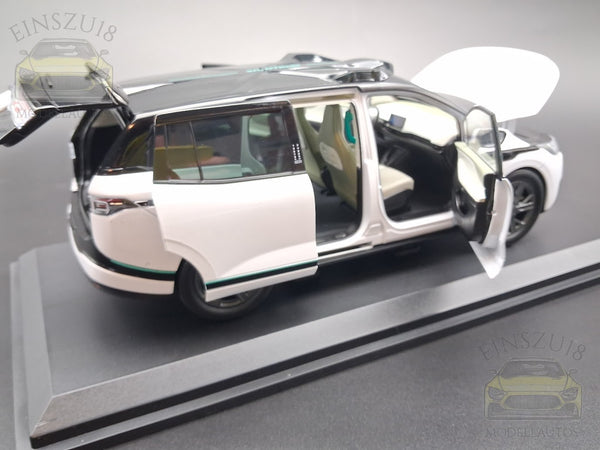 Apollo RT6 "Robotaxi" Weiss (2022)